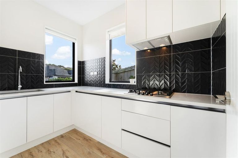 Photo of property in 9 Kahu Close, Orewa, 0931