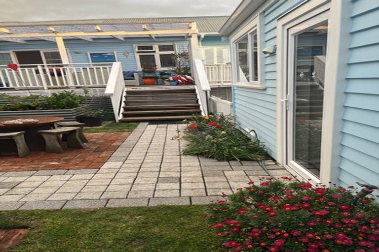 Photo of property in 8 Effingham Street, North New Brighton, Christchurch, 8083