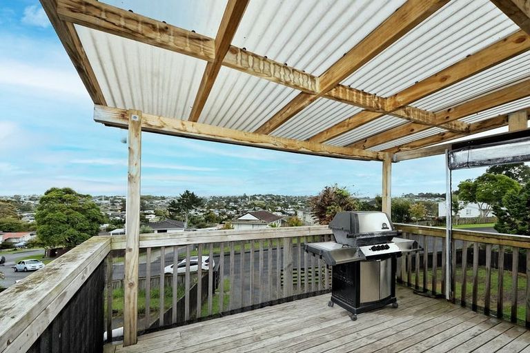 Photo of property in 32 Glenbervie Crescent, Massey, Auckland, 0614
