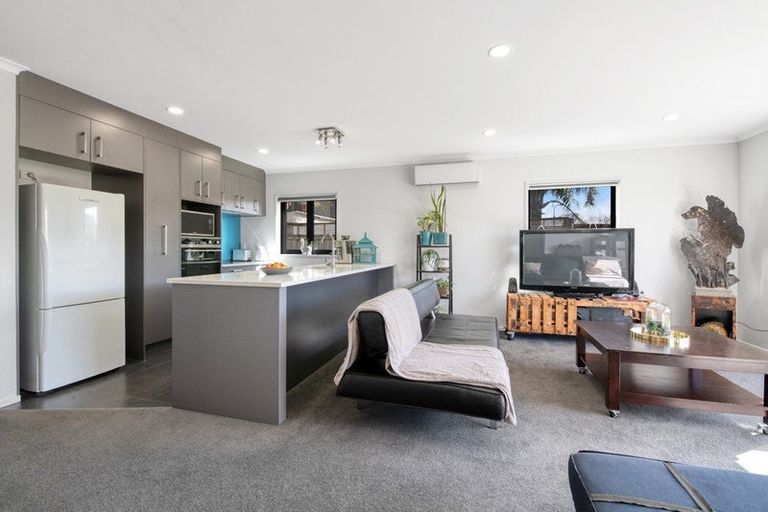 Photo of property in 7a Parkwood Crescent, Gulf Harbour, Whangaparaoa, 0930