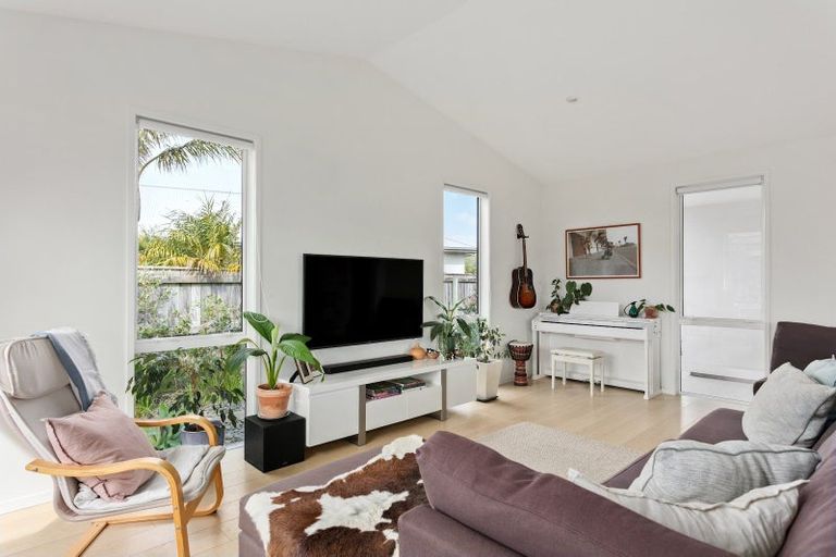 Photo of property in 6 Hamilton Drive, Wainui, Gisborne, 4010