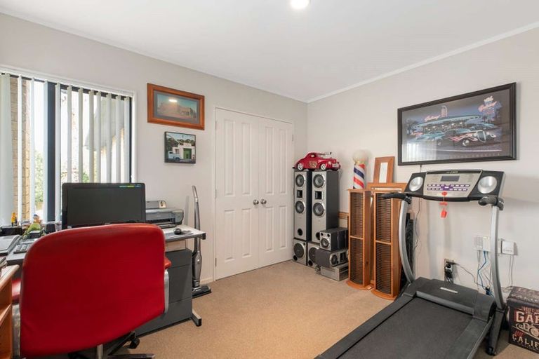 Photo of property in 8 Awaroa Stream Drive, Waiuku, 2123