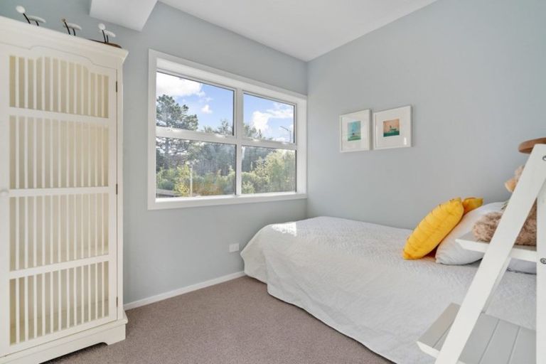 Photo of property in 20 Ocean View Road, Hatfields Beach, Orewa, 0931