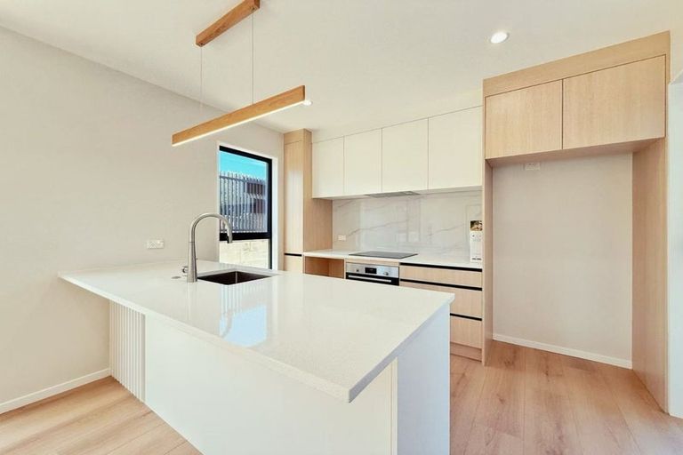 Photo of property in 7a Springside Place, New Lynn, Auckland, 0600