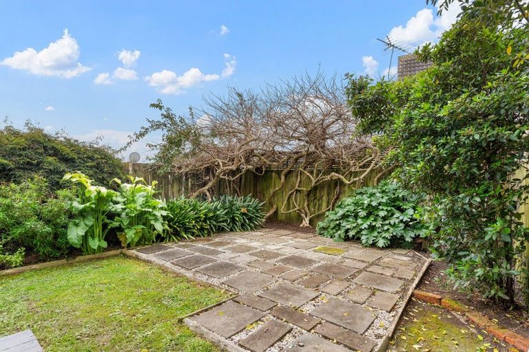 Photo of property in 1/54 De Quincey Terrace, Highland Park, Auckland, 2010