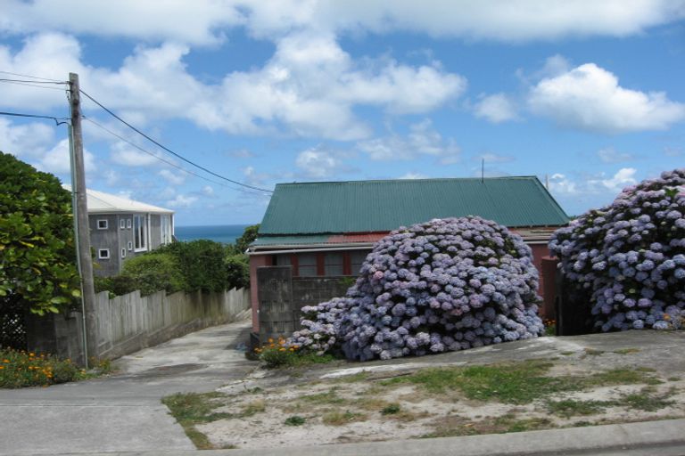 Photo of property in 9 Ngatira Road, Muriwai, Waimauku, 0881