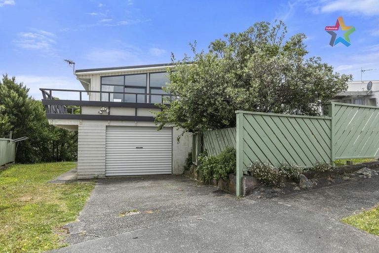 Photo of property in 17 Maple Grove, Maungaraki, Lower Hutt, 5010