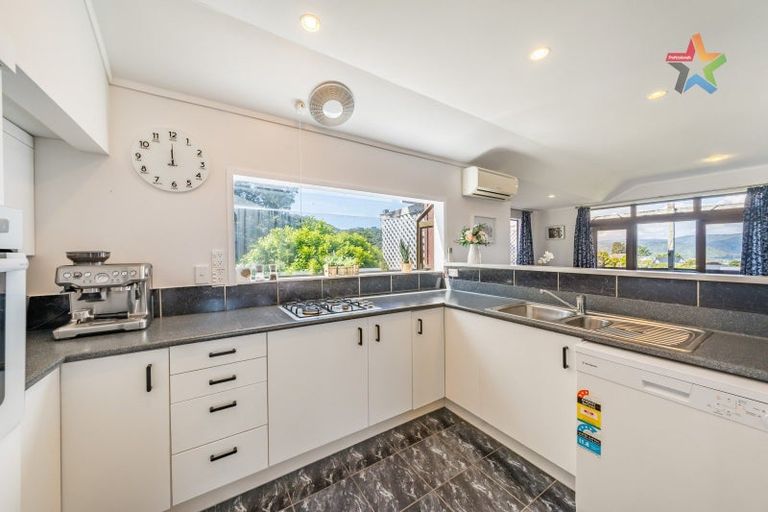 Photo of property in 24 Matuhi Street, Tirohanga, Lower Hutt, 5010