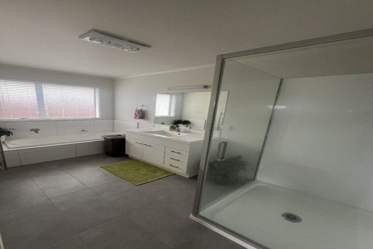 Photo of property in 33 Shrule Place, Huntington, Hamilton, 3210