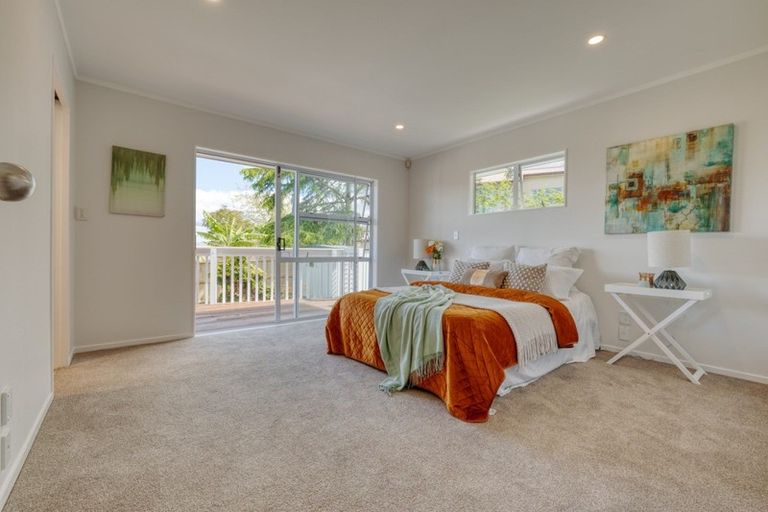 Photo of property in 10 Van Dyke Place, West Harbour, Auckland, 0618