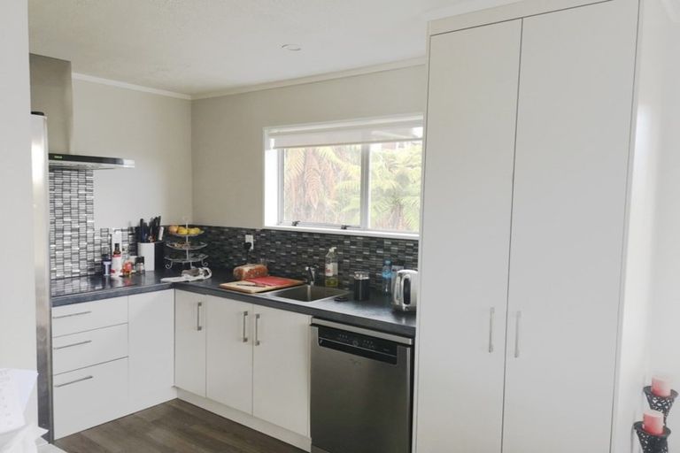 Photo of property in 3a Leo Place, Kawaha Point, Rotorua, 3010