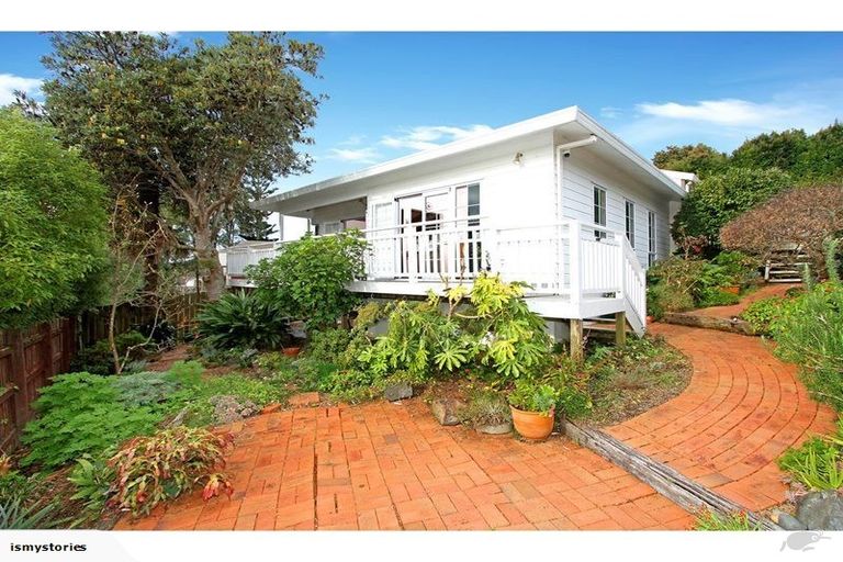 Photo of property in 2/148 Oaktree Avenue, Browns Bay, Auckland, 0630