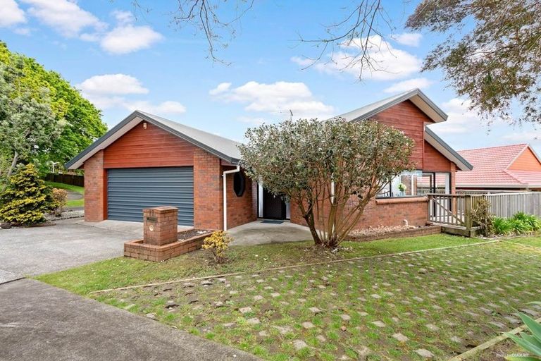 Photo of property in 11 Lochend Place, Highland Park, Auckland, 2010