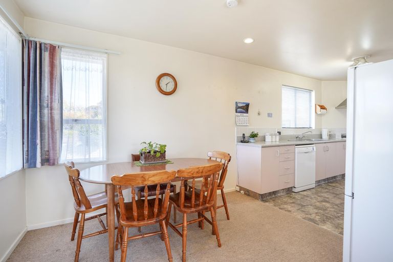 Photo of property in 8 Purdie Place, Milson, Palmerston North, 4414