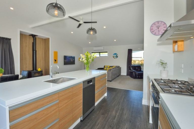 Photo of property in 28 Hamilton Drive, Wainui, Gisborne, 4010