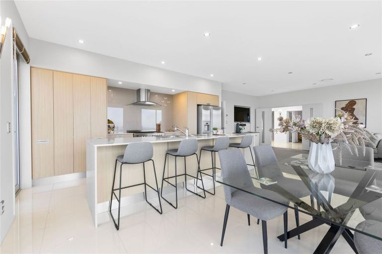 Photo of property in 4 Law Lane, Mount Pleasant, Christchurch, 8081