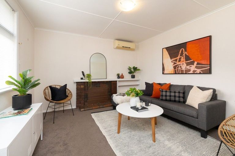 Photo of property in 16 Aberdeen Avenue, Takaro, Palmerston North, 4412