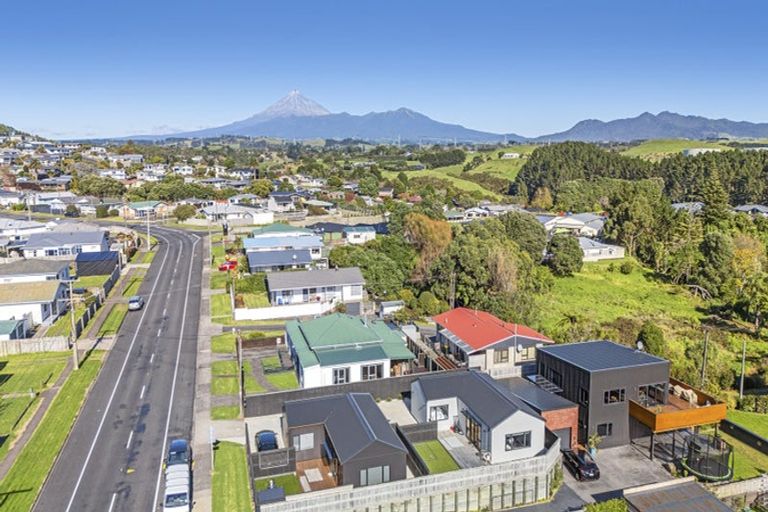 Photo of property in 140 Ngamotu Road, Spotswood, New Plymouth, 4310