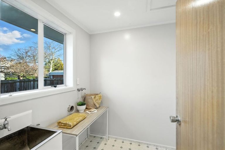 Photo of property in 1 Glenavon Place, Ilam, Christchurch, 8041