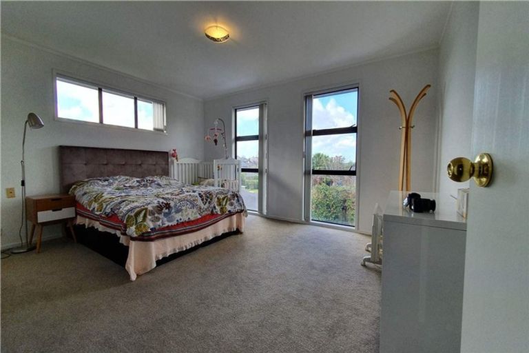 Photo of property in 12 Cherub Place, West Harbour, Auckland, 0618
