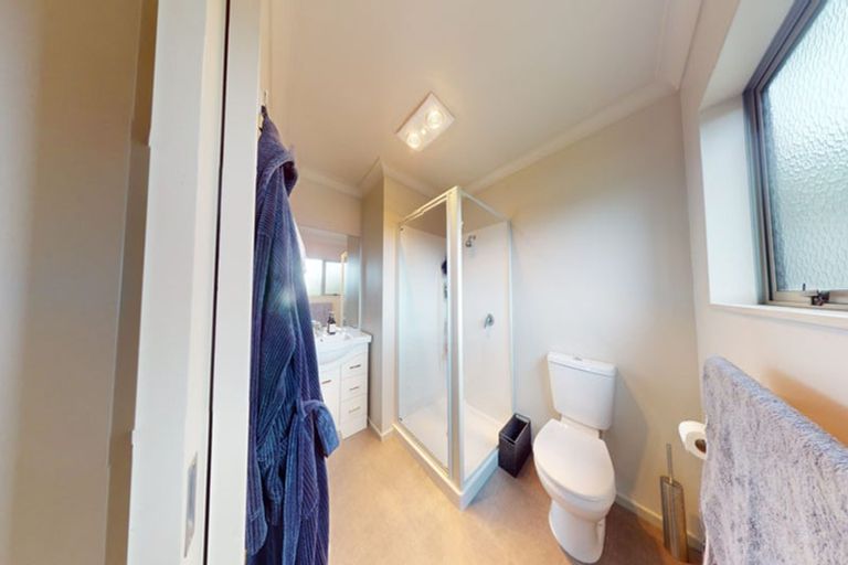 Photo of property in 2 Gennaker Lane, Whitby, Porirua, 5024