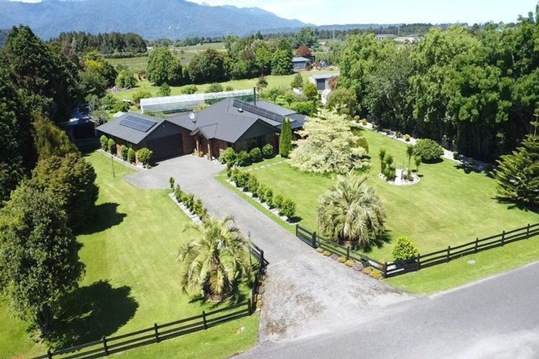 Photo of property in 41 Kew Road, Westport, 7825