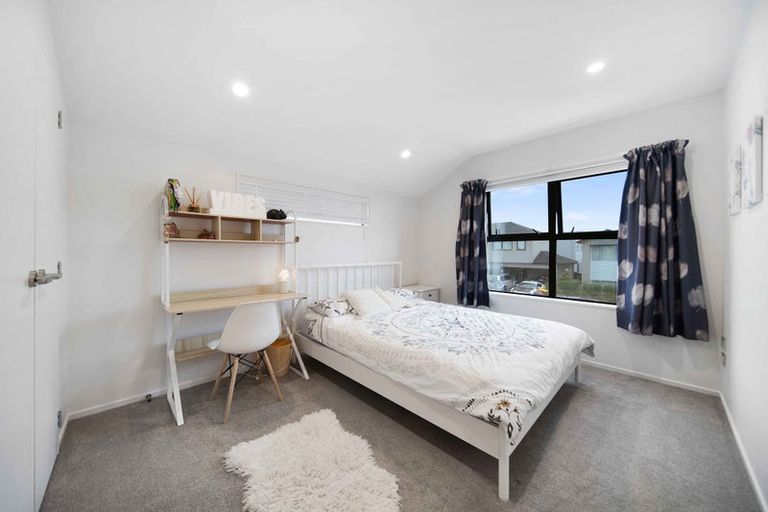 Photo of property in 14 Fjord Way, Karaka, Papakura, 2113