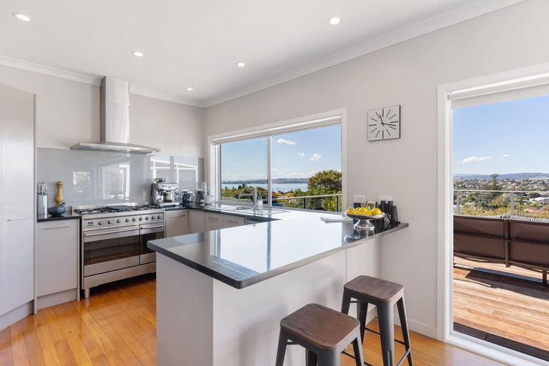 Photo of property in 37 Mellons Bay Road, Mellons Bay, Auckland, 2014