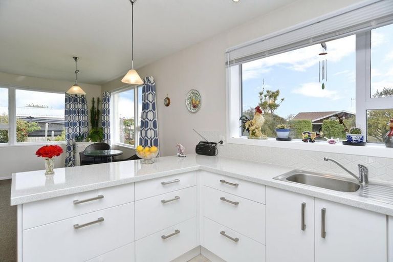 Photo of property in 10 Seadown Crescent, Amberley, 7410