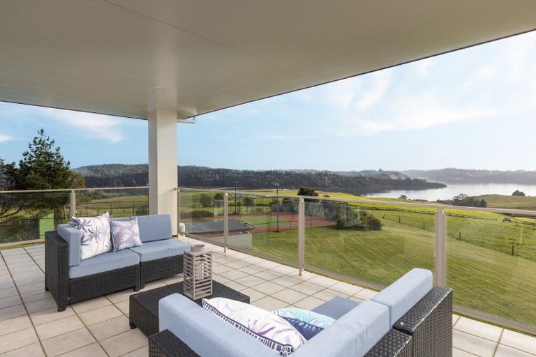 Photo of property in 189 Vaughans Road, Okura, Albany, 0792