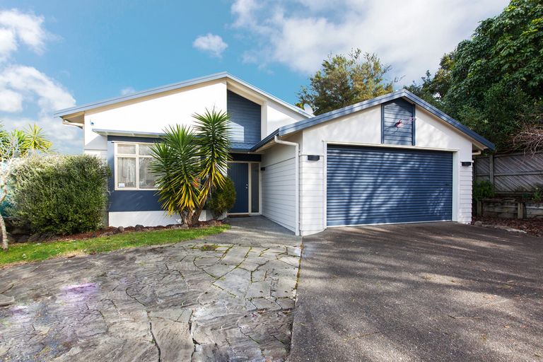 Photo of property in 18 Cinnabar Place, Westgate, Auckland, 0614