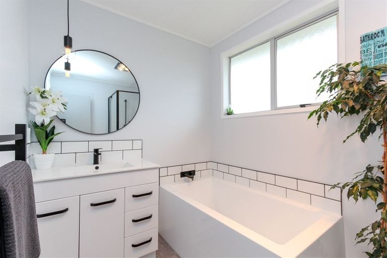 Photo of property in 3 Erica Place, Bell Block, New Plymouth, 4312