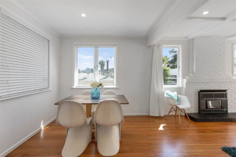 Photo of property in 1/68 Glen Road, Ranui, Auckland, 0612