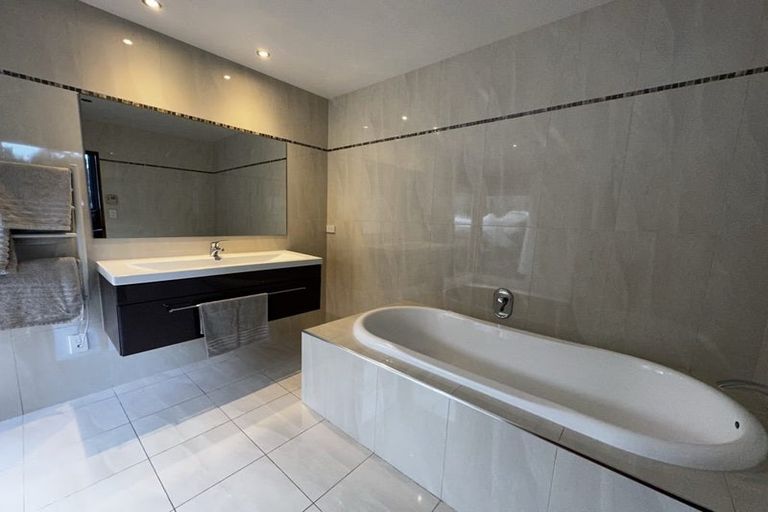 Photo of property in 52 Sunnyheights Road, Orewa, 0931