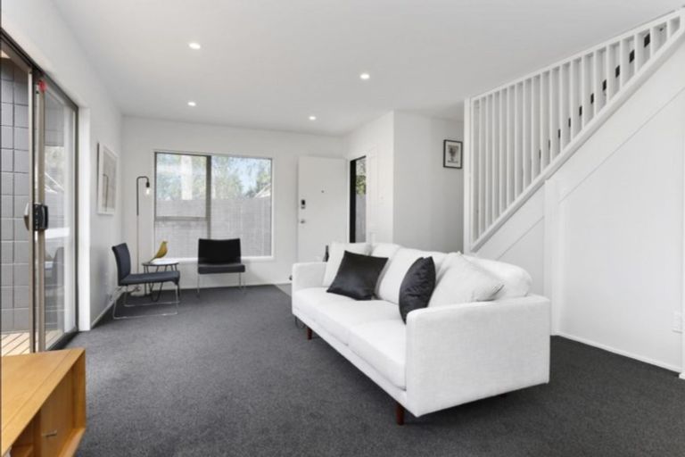 Photo of property in 2/93 Sunnybrae Road, Hillcrest, Auckland, 0627