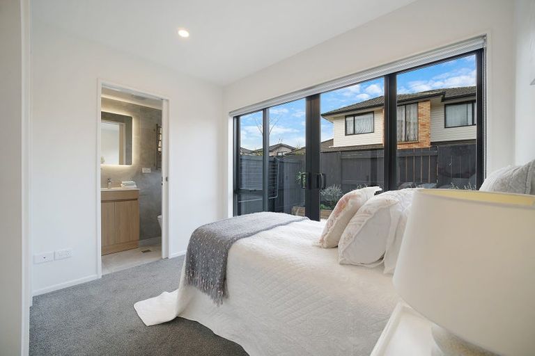 Photo of property in 8/32 Tiraumea Drive, Pakuranga, Auckland, 2010