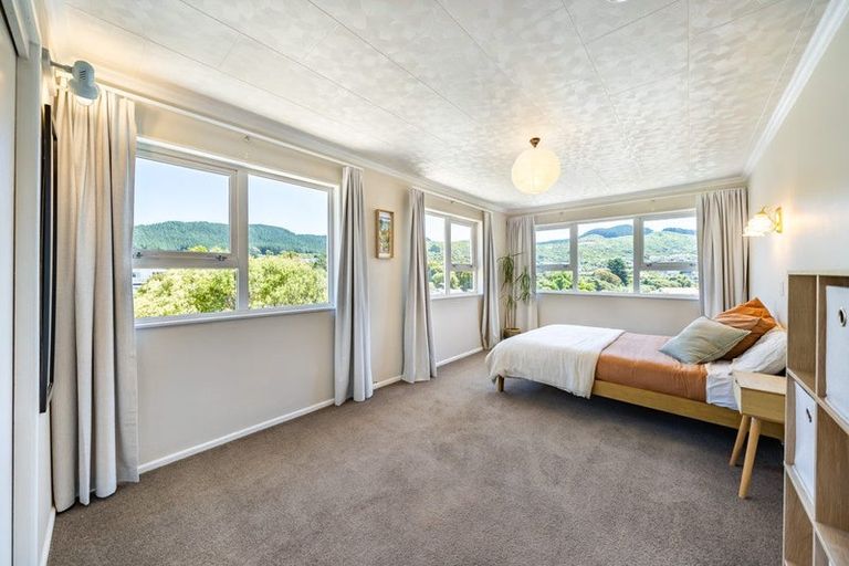 Photo of property in 42 Taylor Terrace, Tawa, Wellington, 5028