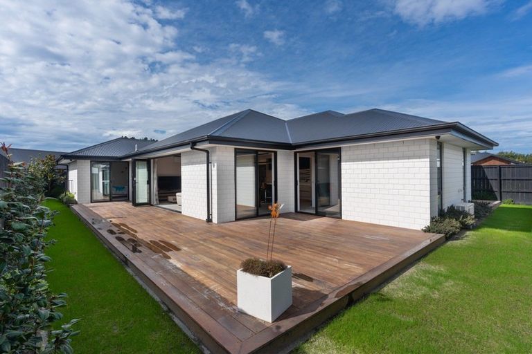 Photo of property in 11 Evelyn Crescent, Marshland, Christchurch, 8083