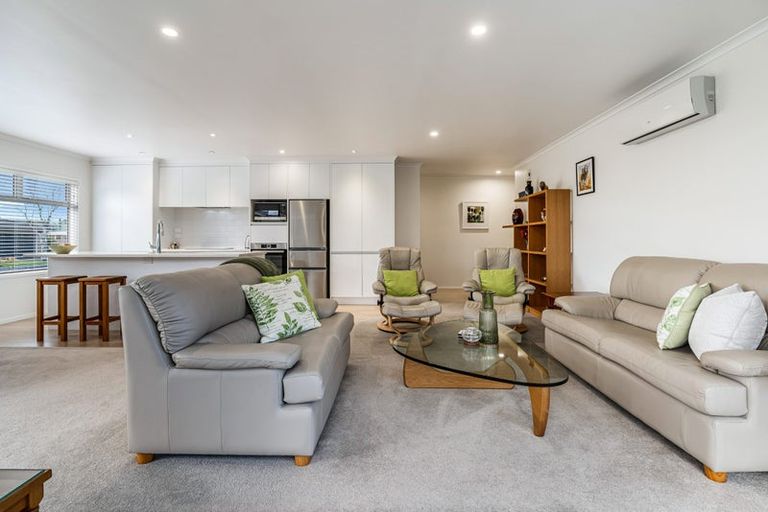 Photo of property in 14 Hatton Road, Orewa, 0931