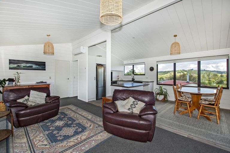 Photo of property in 4 Skelton Crescent, Paparoa, 0571