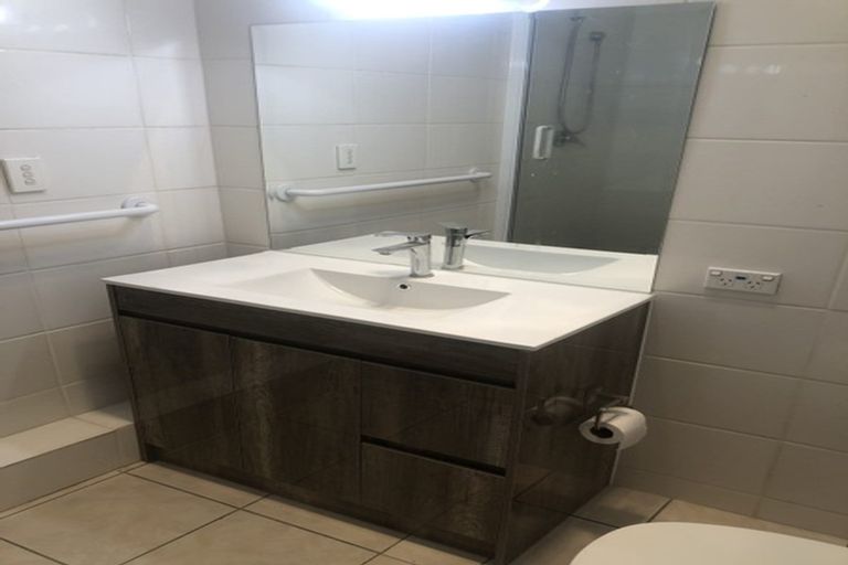 Photo of property in 45 Ravenwood Drive, Forrest Hill, Auckland, 0620