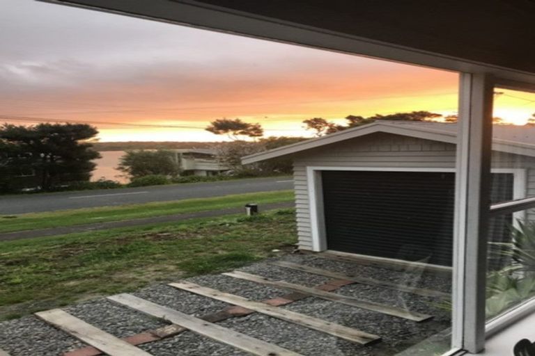 Photo of property in 10 Ferry Parade, Herald Island, Auckland, 0618