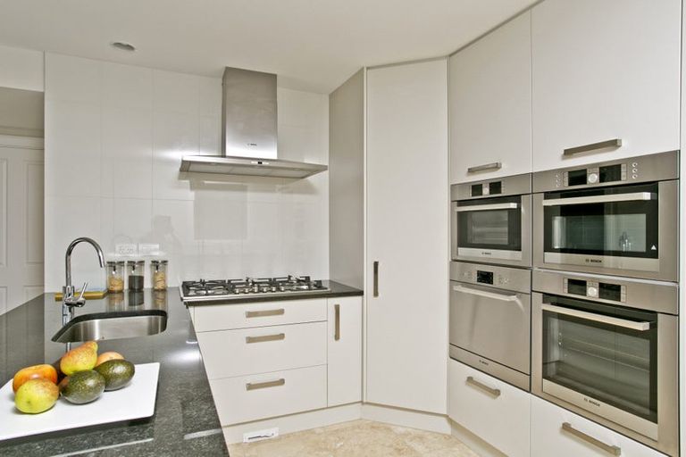 Photo of property in 23 Corricvale Way, Northcross, Auckland, 0632