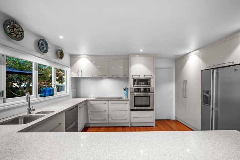 Photo of property in 12 Cecil Road, Milford, Auckland, 0620