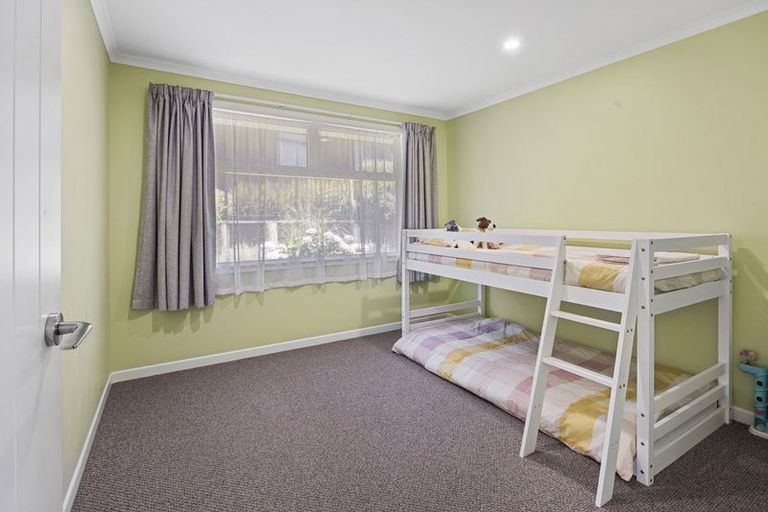 Photo of property in 3 Kapurau Lane, Merrilands, New Plymouth, 4312