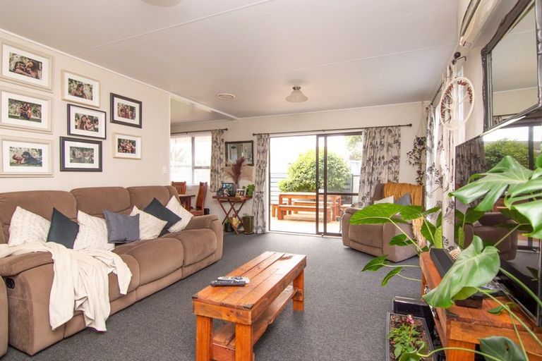 Photo of property in 6 Robinson Crescent, Westbrook, Palmerston North, 4412