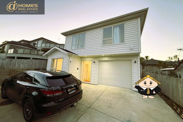 Photo of property in 56a Hogarth Rise, West Harbour, Auckland, 0618