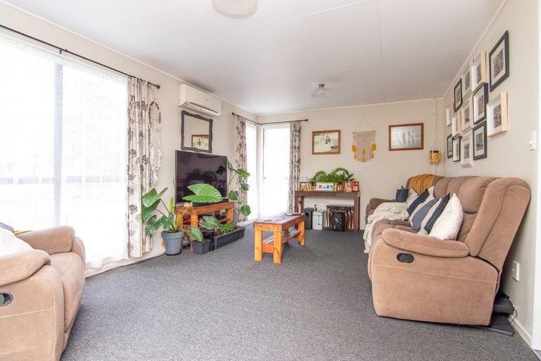 Photo of property in 6 Robinson Crescent, Westbrook, Palmerston North, 4412