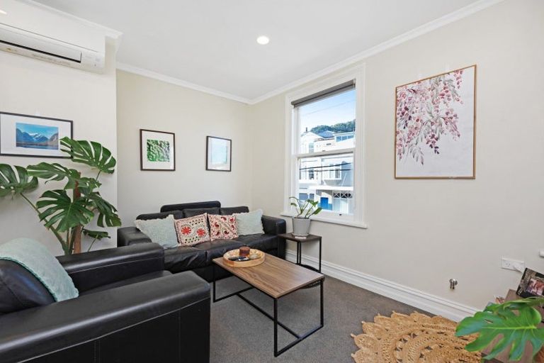 Photo of property in 11 Roxburgh Street, Mount Victoria, Wellington, 6011