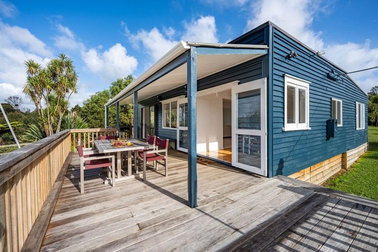 Photo of property in 20 Komiti Road, Tinopai, 0593